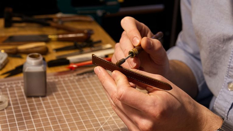 سوالات متداول در مورد دستبند چرمی ساعت مچی